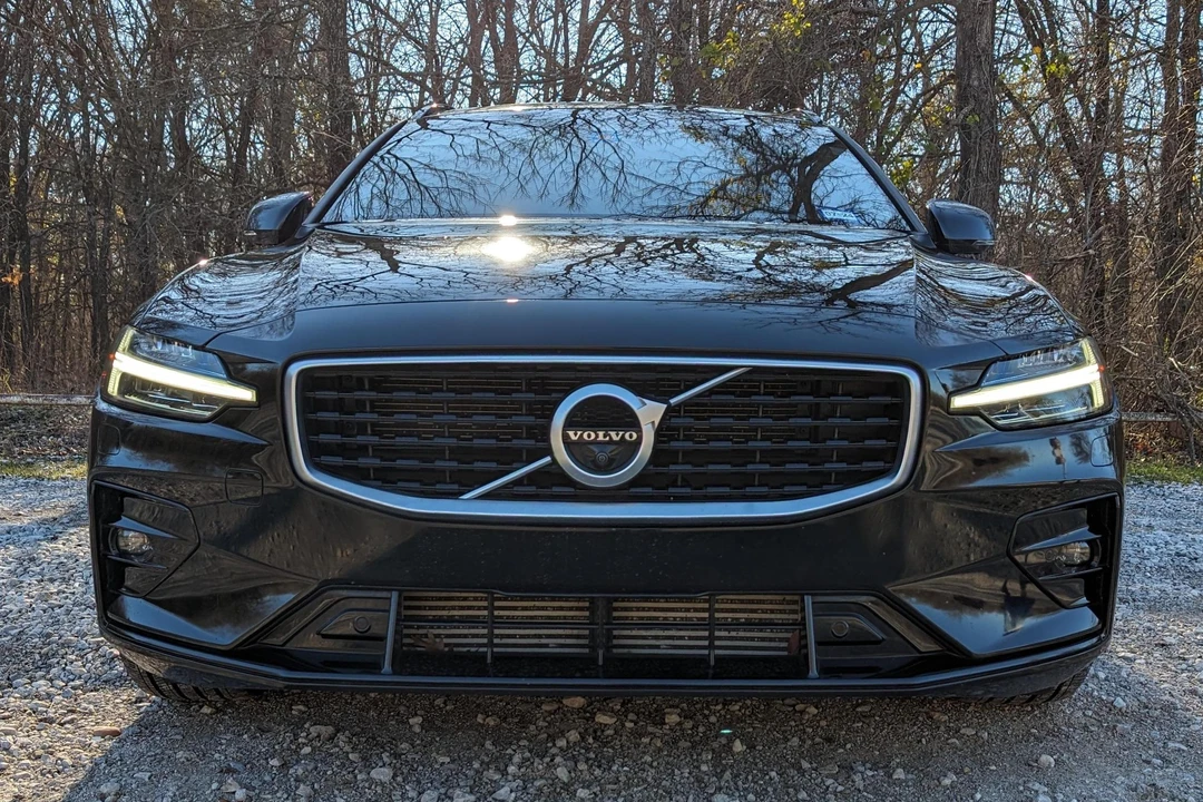 2020 Volvo V60 2nd Gen - Image 2 of 31