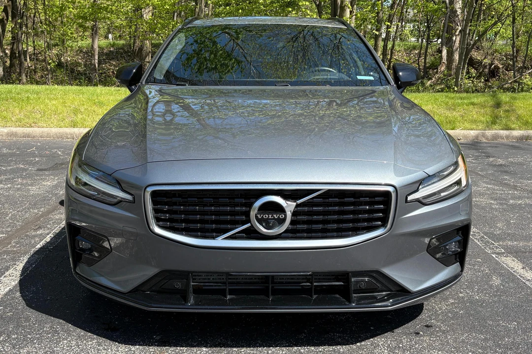2020 Volvo V60 2nd Gen - Image 2 of 31