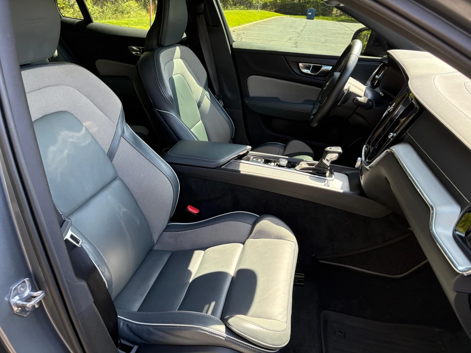 2020 Volvo V60 2nd Gen - Image 24 of 31