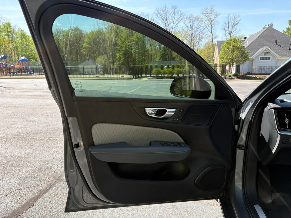 2020 Volvo V60 2nd Gen - Image 30 of 31