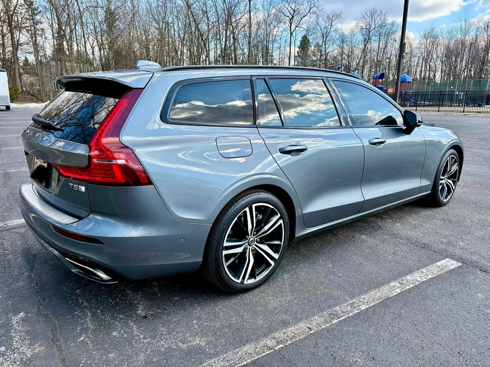 2020 Volvo V60 2nd Gen - Image 11 of 31