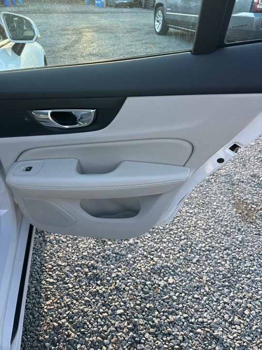 2020 Volvo V60 2nd Gen - Image 9 of 12