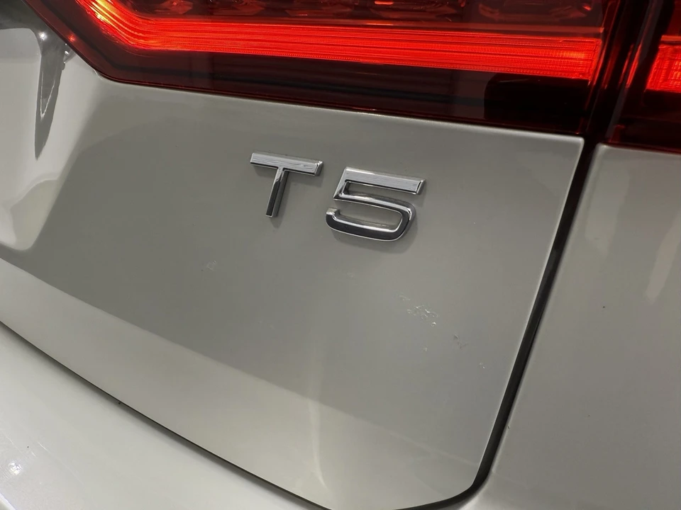 2020 Volvo V60 2nd Gen - Image 11 of 12