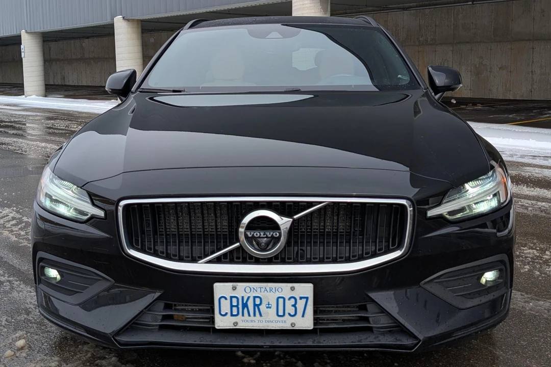2020 Volvo V60 2nd Gen - Image 2 of 31