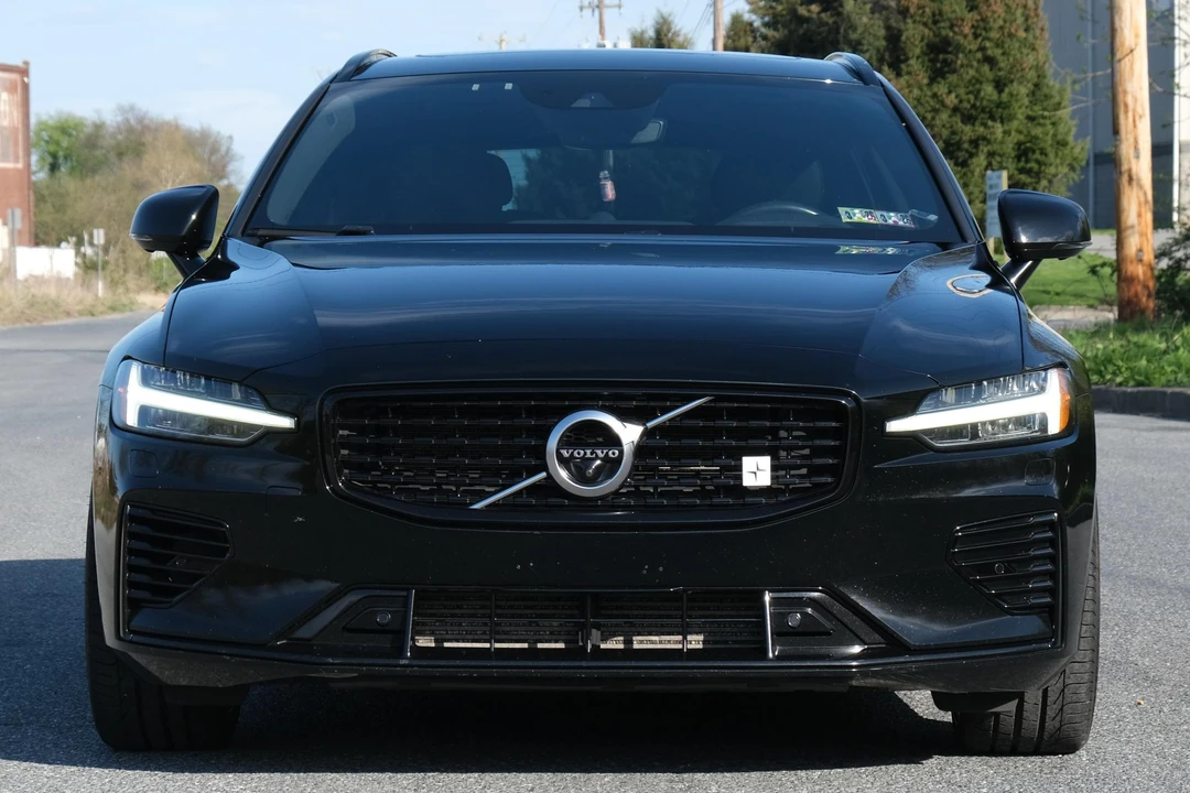 2020 Volvo V60 2nd Gen - Image 2 of 31