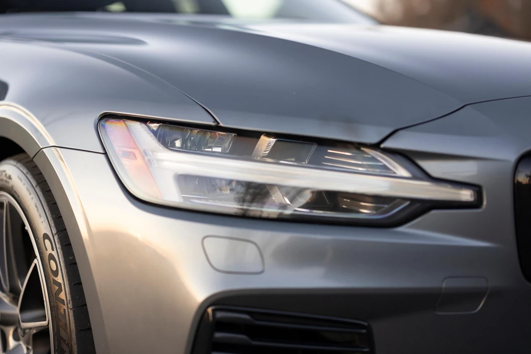 2020 Volvo V60 2nd Gen - Image 10 of 31