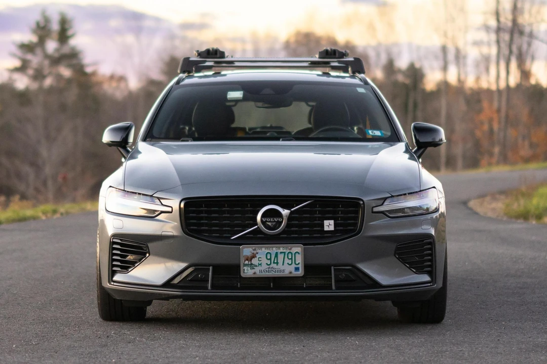 2020 Volvo V60 2nd Gen - Image 2 of 31