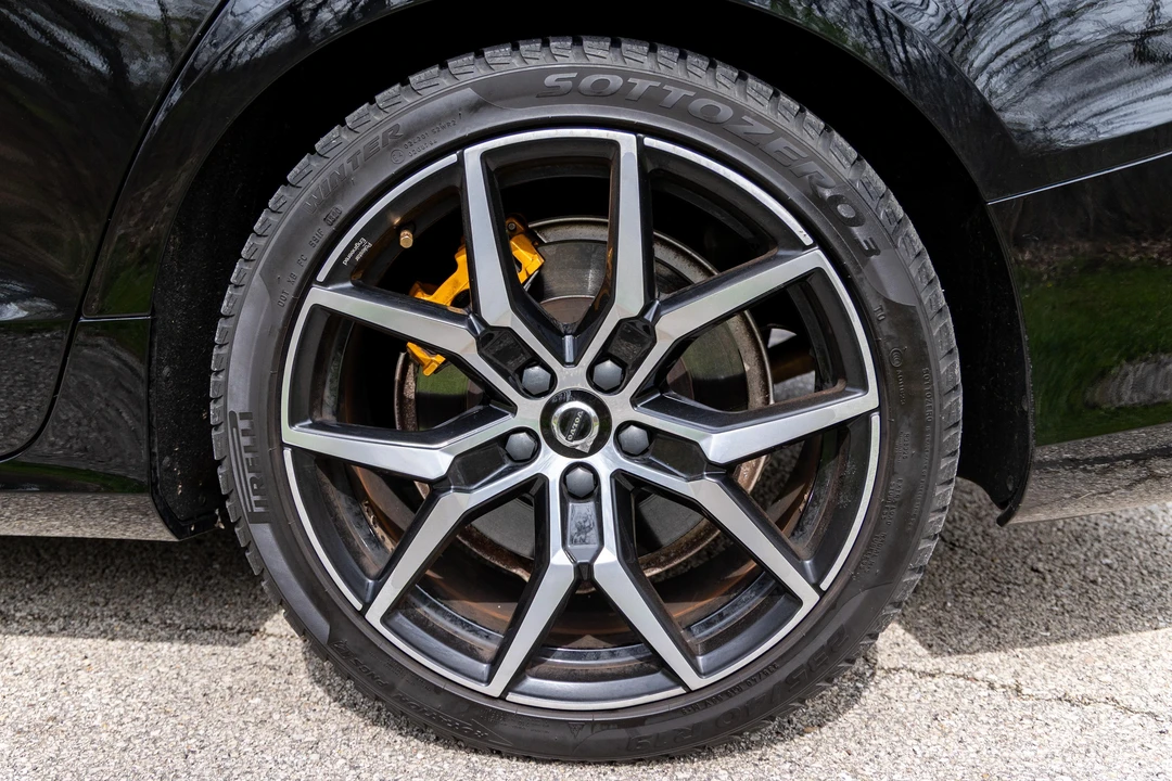 2020 Volvo V60 2nd Gen - Image 28 of 31