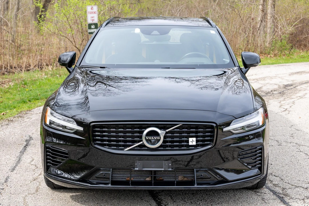 2020 Volvo V60 2nd Gen - Image 2 of 31
