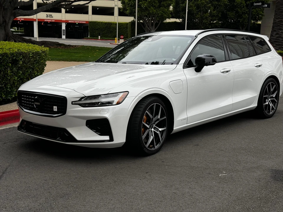 2020 Volvo V60 2nd Gen - Image 13 of 31
