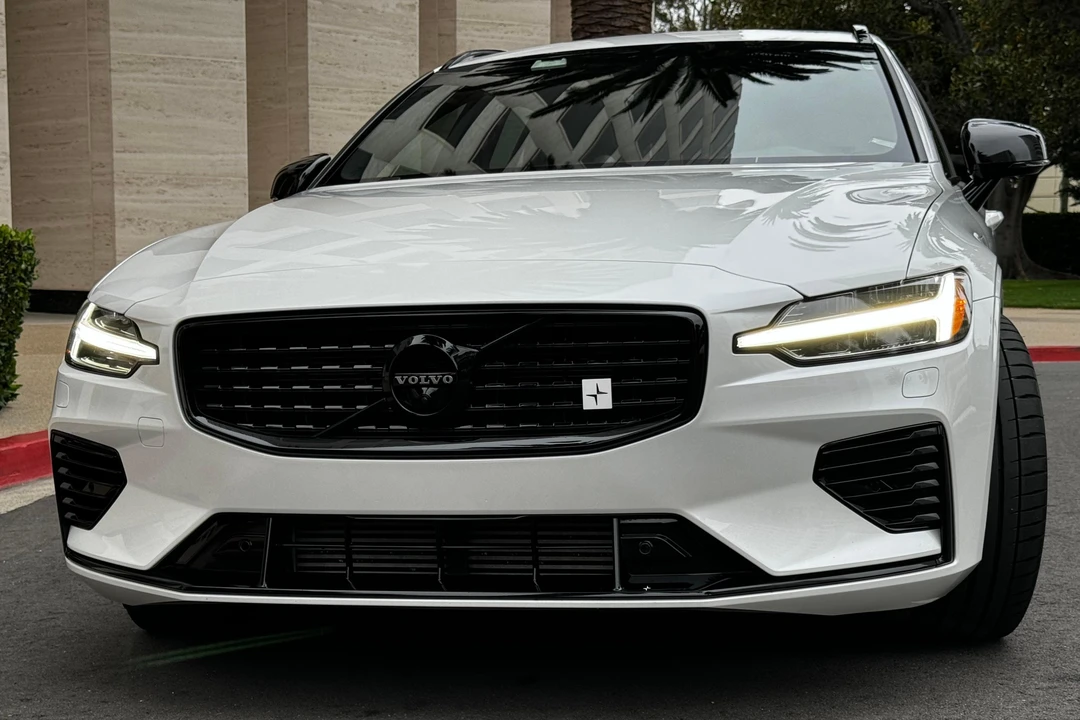 2020 Volvo V60 2nd Gen - Image 2 of 31