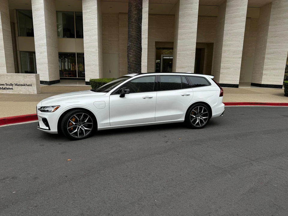 2020 Volvo V60 2nd Gen - Image 15 of 31