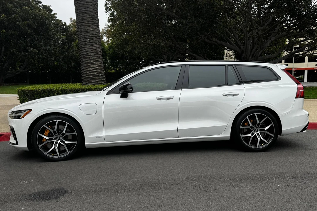 2020 Volvo V60 2nd Gen - Image 3 of 31