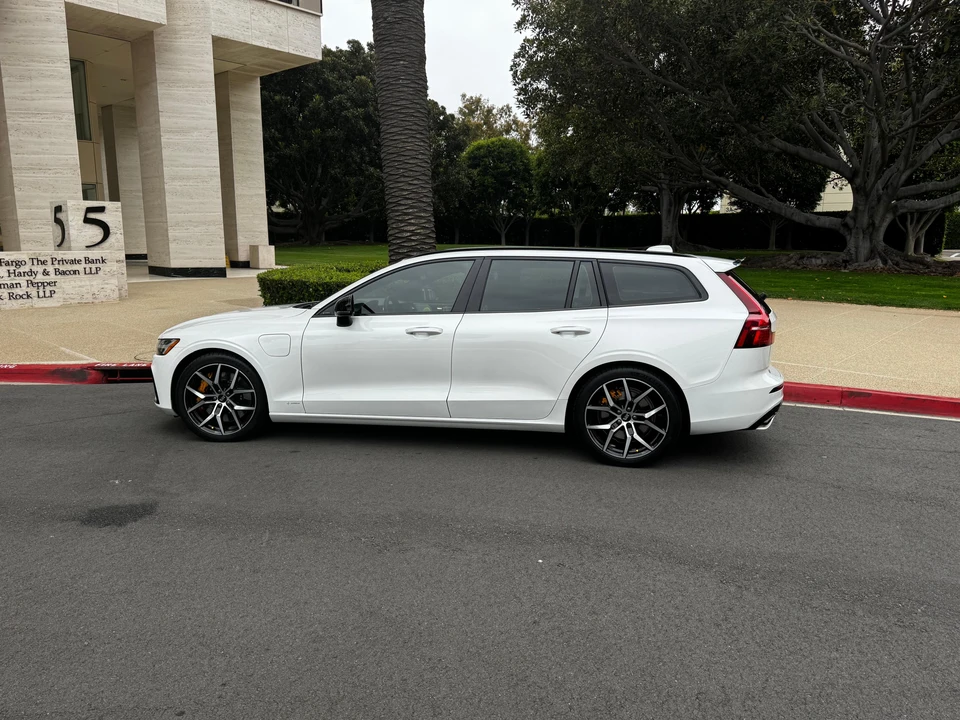 2020 Volvo V60 2nd Gen - Image 17 of 31