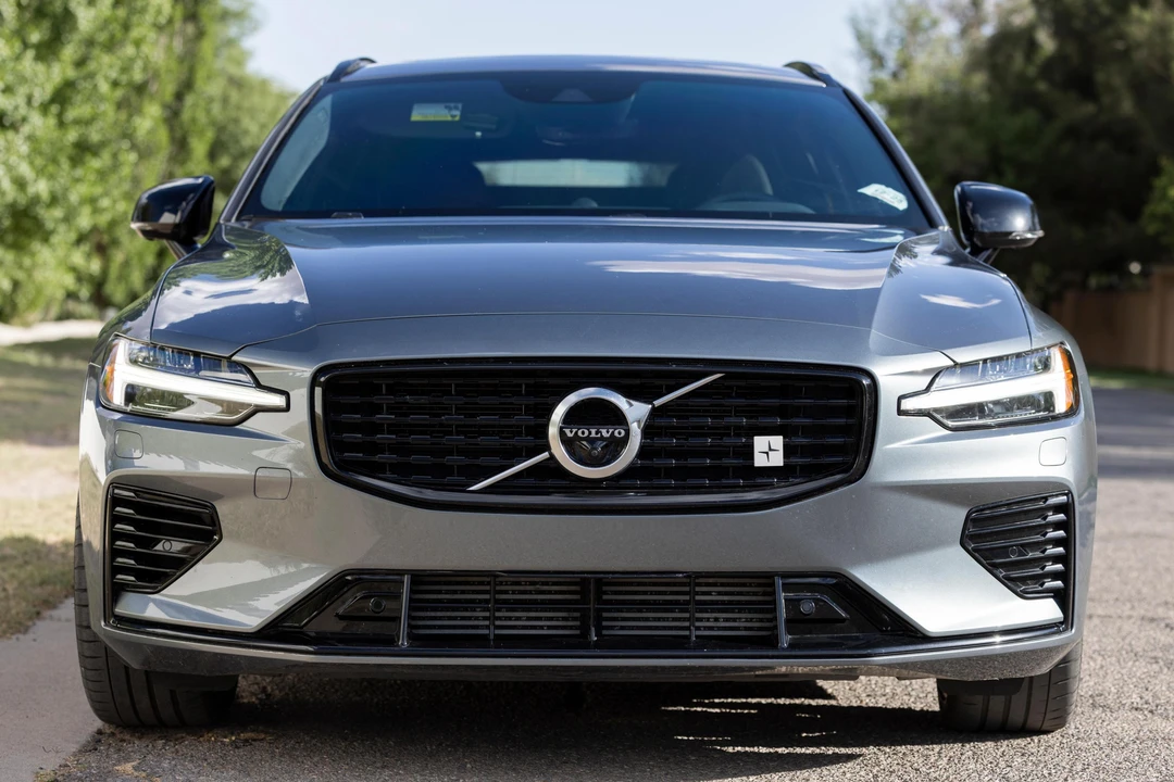 2020 Volvo V60 2nd Gen - Image 2 of 31