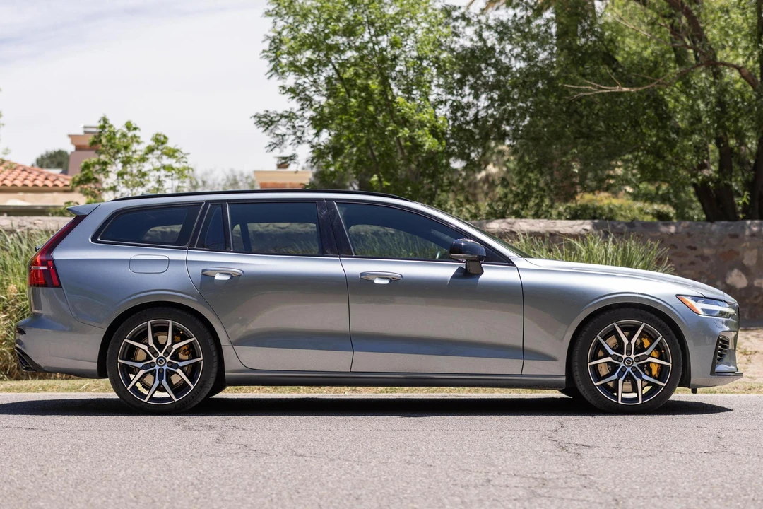 2020 Volvo V60 2nd Gen - Image 3 of 31