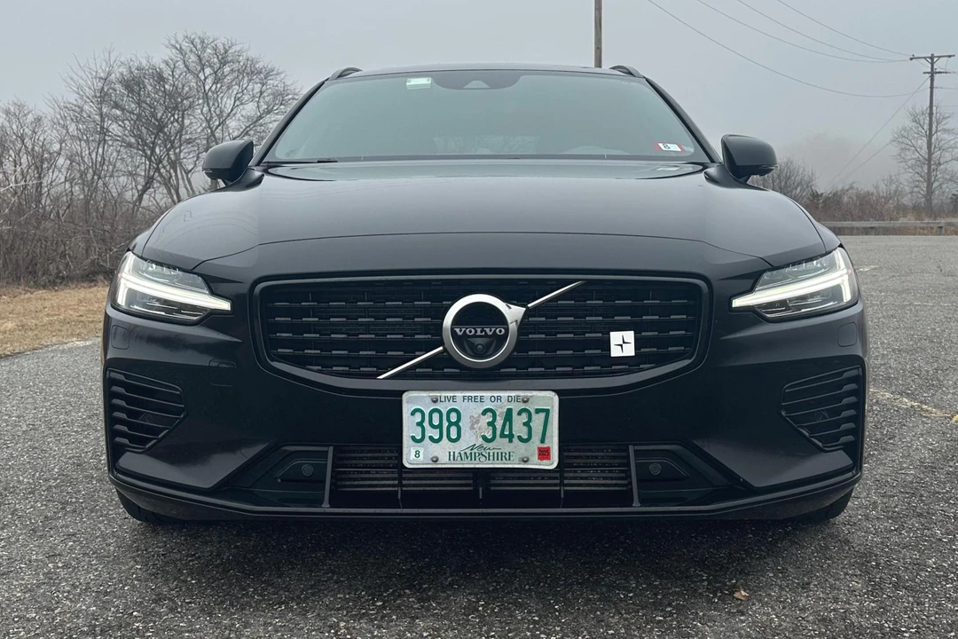 2020 Volvo V60 2nd Gen - Image 2 of 31