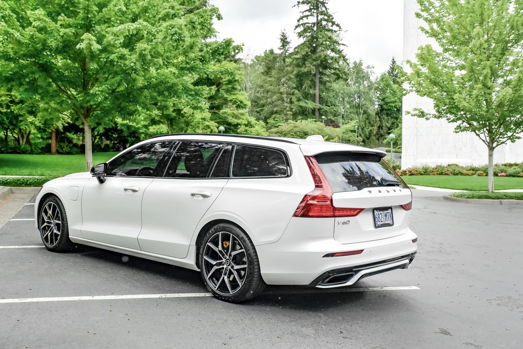 2020 Volvo V60 2nd Gen - Image 11 of 31