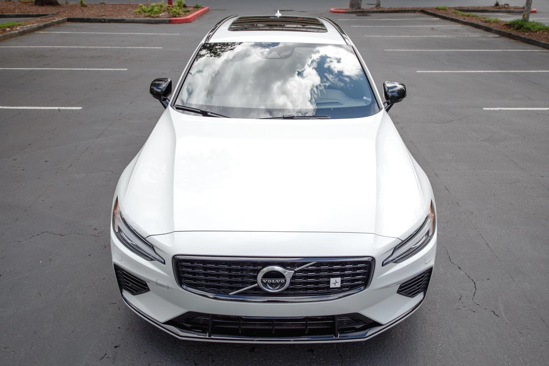 2020 Volvo V60 2nd Gen - Image 2 of 31