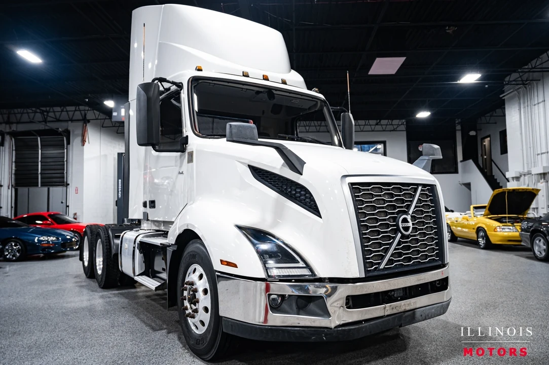2020 Volvo - Image 7 of 21