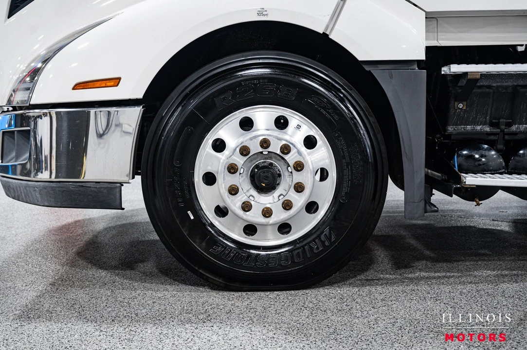 2020 Volvo - Image 9 of 21