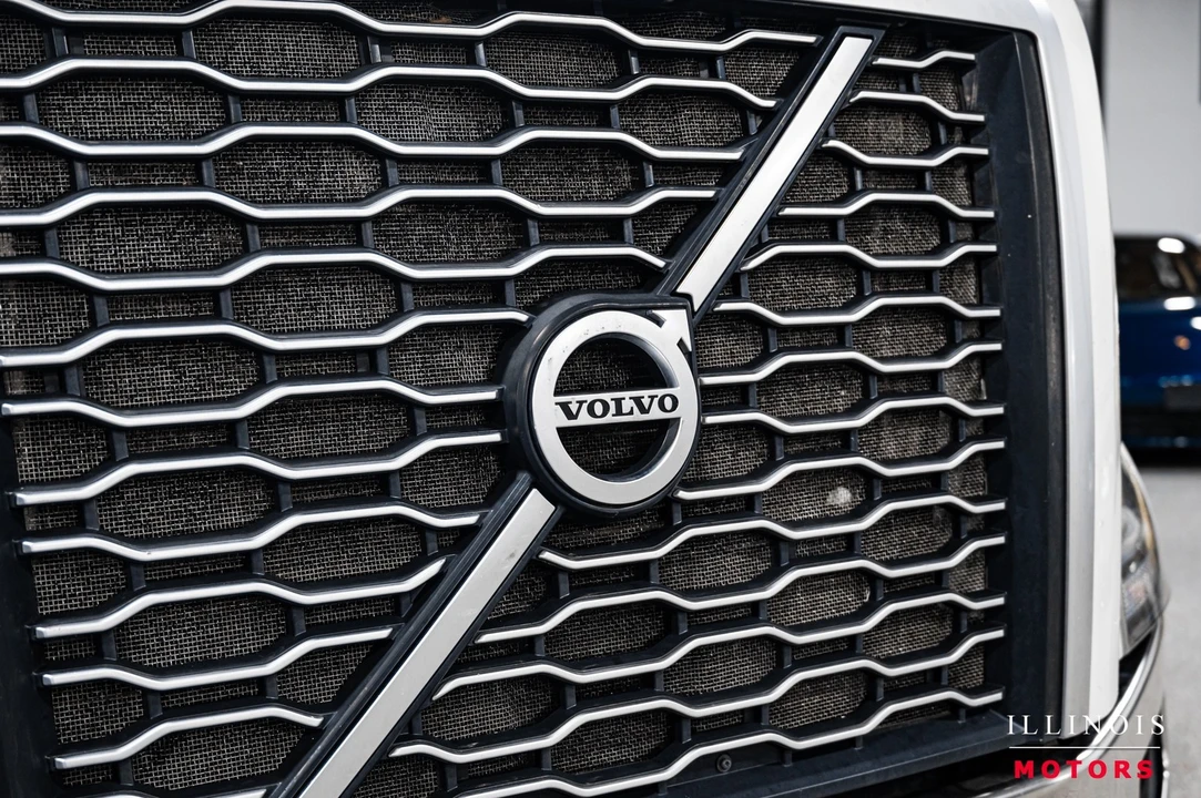 2020 Volvo - Image 15 of 21