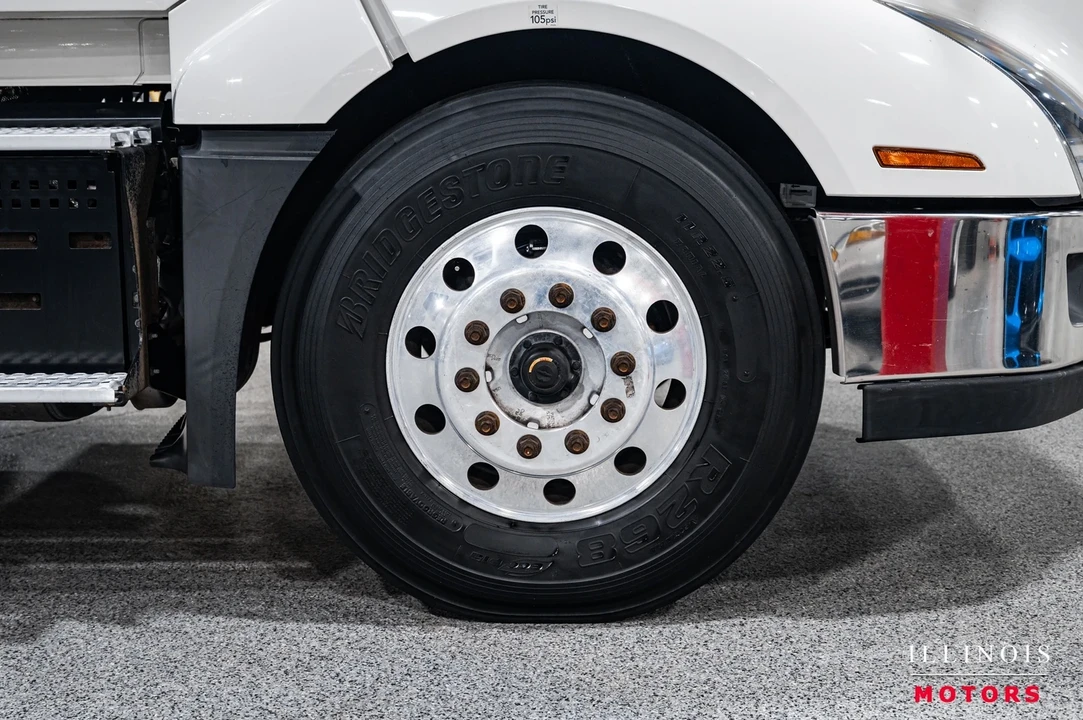 2020 Volvo - Image 14 of 21