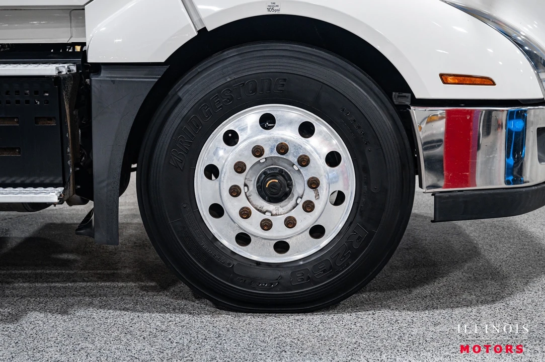 2020 Volvo - Image 14 of 21