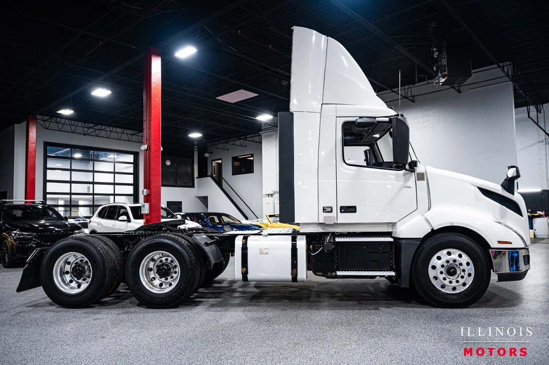 2020 Volvo - Image 6 of 21