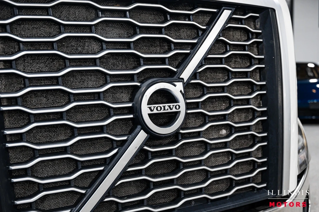 2020 Volvo - Image 15 of 21