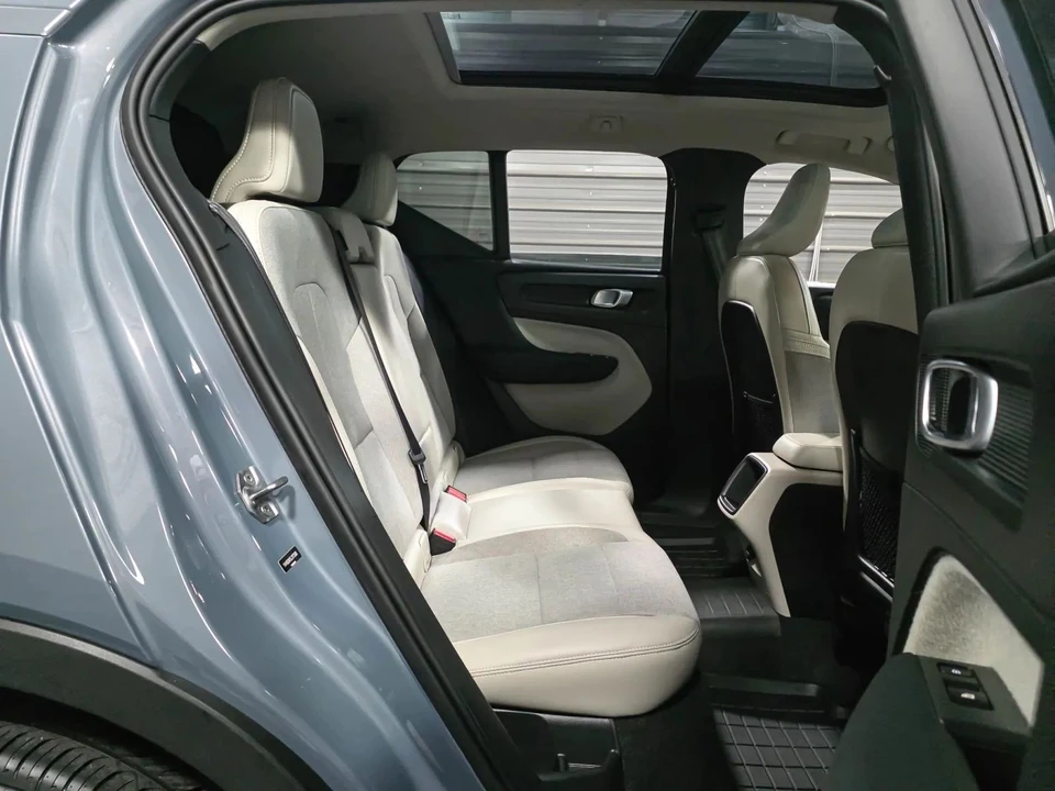 2020 Volvo XC40 - Image 16 of 21