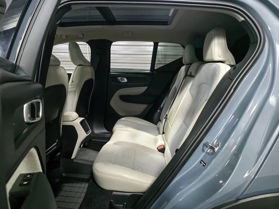 2020 Volvo XC40 - Image 15 of 21