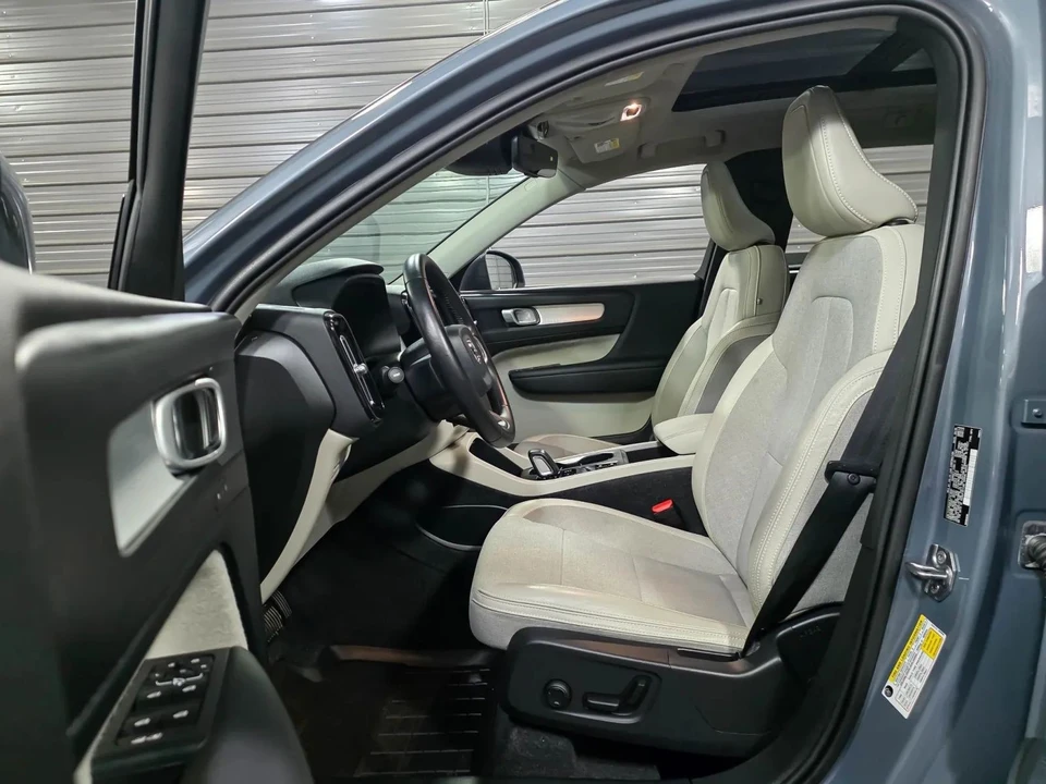 2020 Volvo XC40 - Image 13 of 21