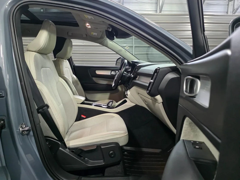2020 Volvo XC40 - Image 14 of 21