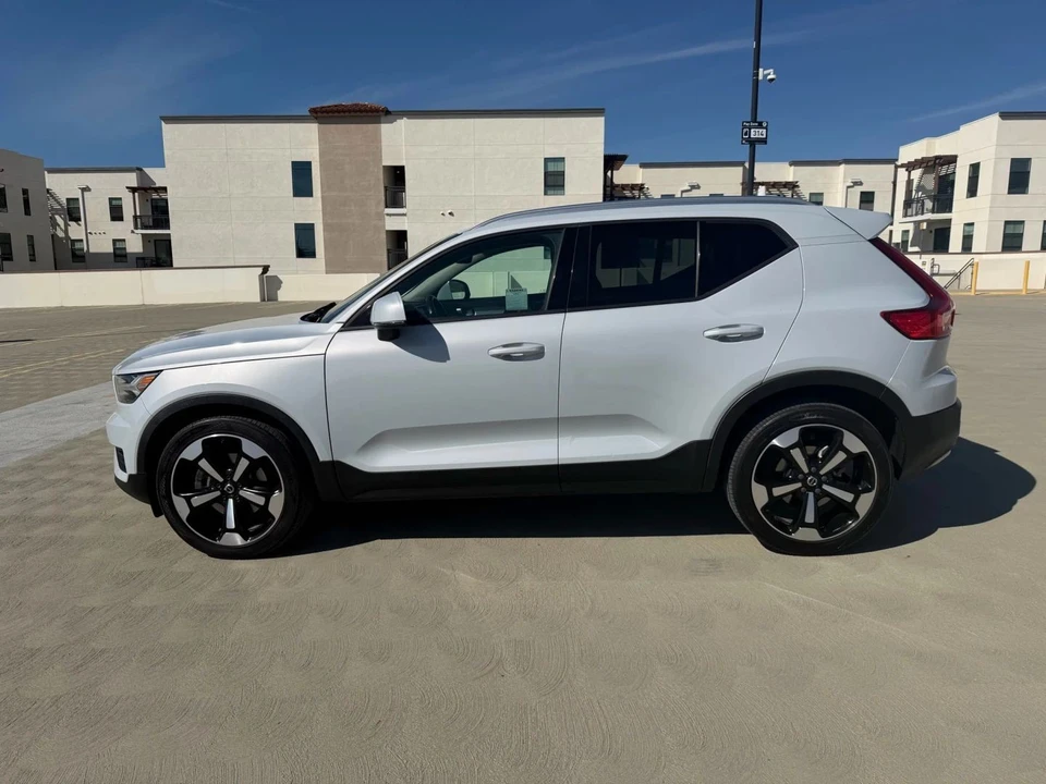 2020 Volvo XC40 - Image 2 of 20