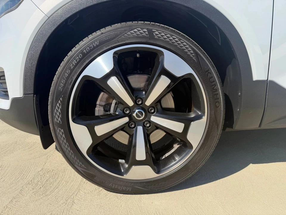 2020 Volvo XC40 - Image 19 of 20
