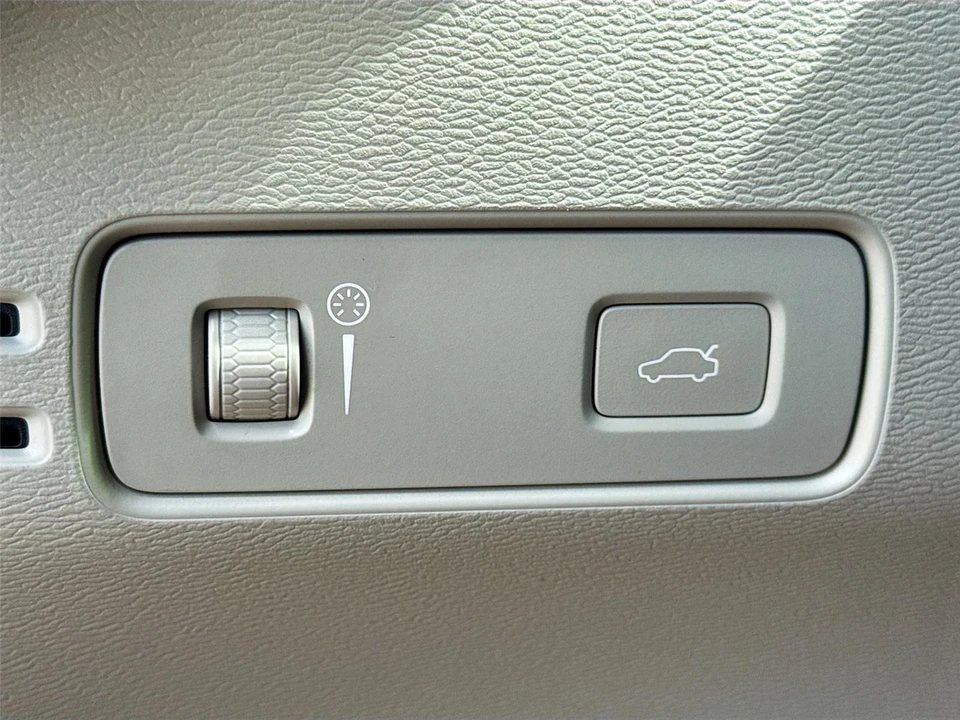 2020 Volvo XC40 - Image 10 of 21