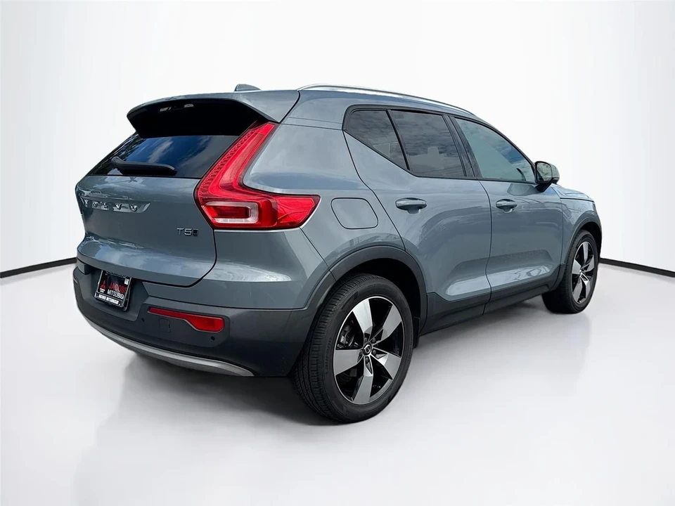 2020 Volvo XC40 - Image 7 of 21