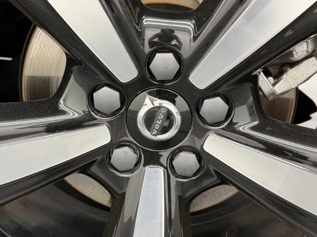 2020 Volvo XC40 - Image 18 of 31