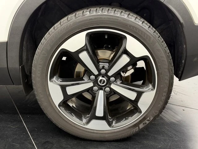 2020 Volvo XC40 - Image 17 of 31