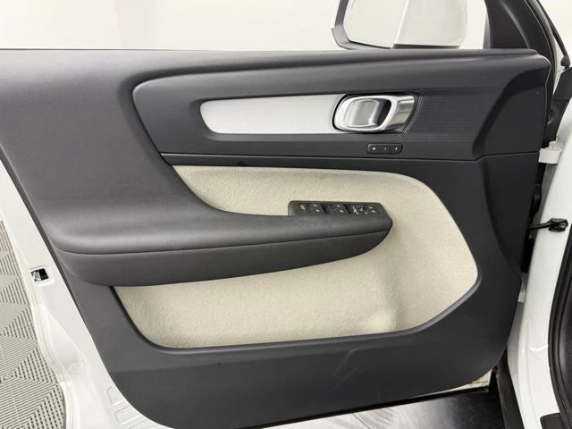 2020 Volvo XC40 - Image 20 of 31