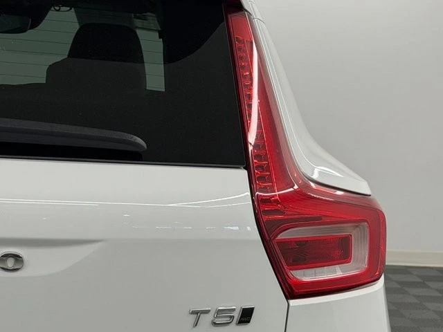 2020 Volvo XC40 - Image 14 of 31