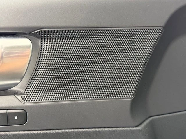 2020 Volvo XC40 - Image 22 of 31