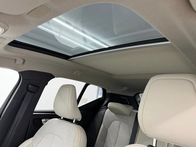 2020 Volvo XC40 - Image 26 of 31