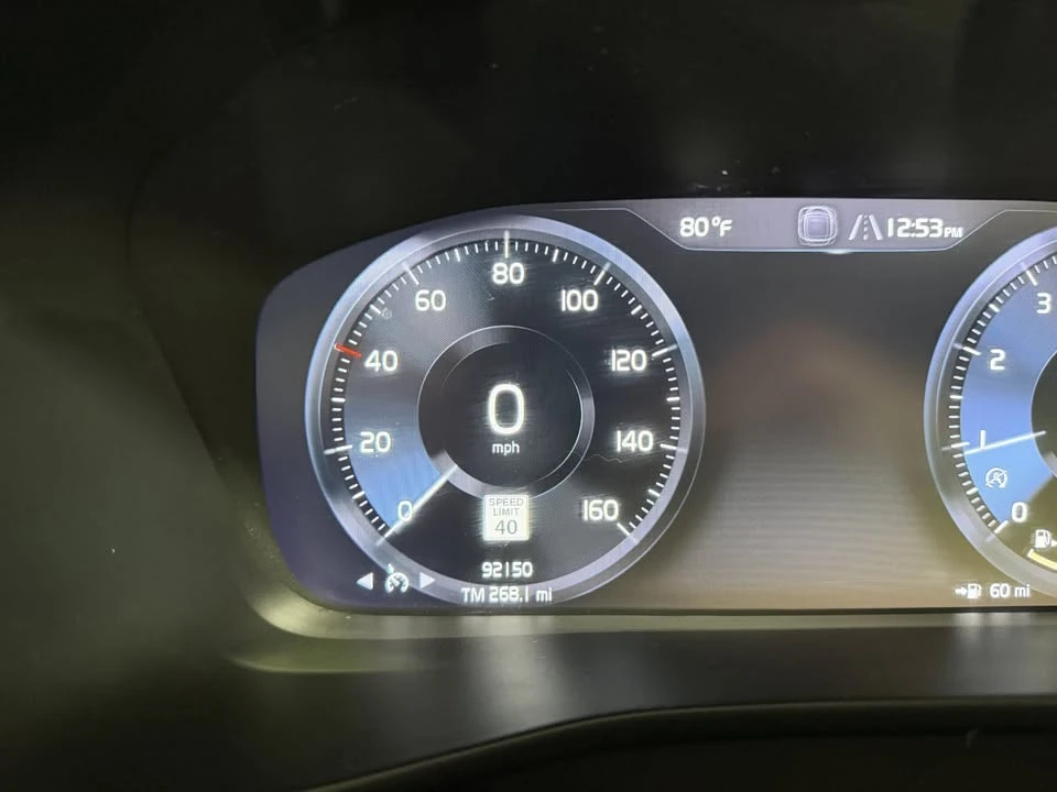 2020 Volvo XC40 - Image 16 of 20