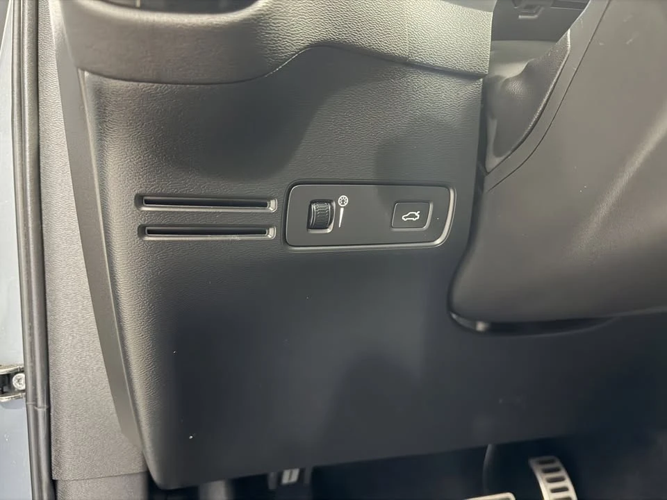 2020 Volvo XC40 - Image 14 of 20