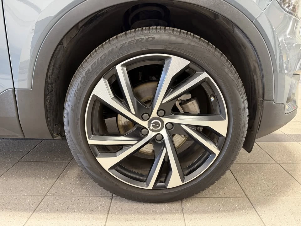 2020 Volvo XC40 - Image 2 of 20
