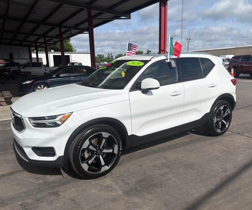 2020 Volvo XC40 - Image 2 of 9