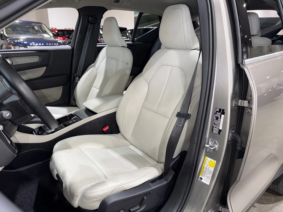 2020 Volvo XC40 - Image 9 of 12