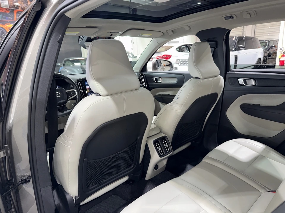 2020 Volvo XC40 - Image 11 of 12